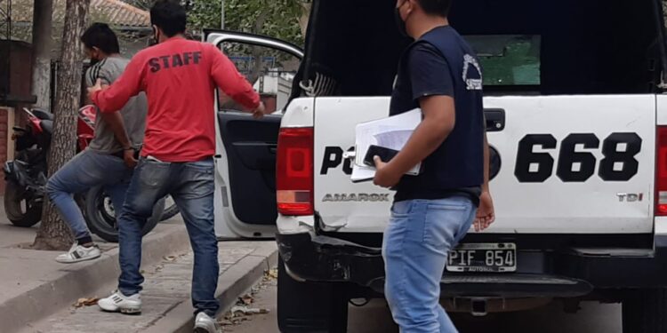SAN PEDRO: ROBO DE LA CAMIONETA DETUVIERON A UNO DE LOS LADRONES