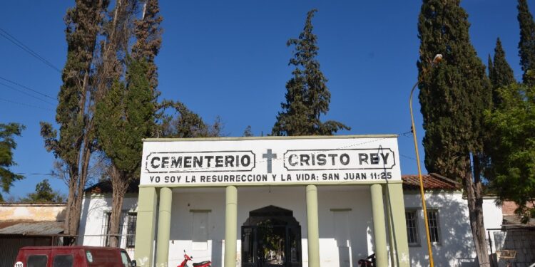 EL CEMENTERIO «CRISTO REY» REABRIO SUS PUERTAS