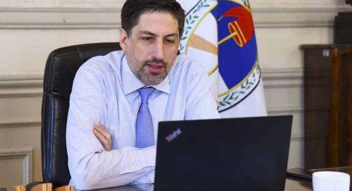 TROTTA ACLARÓ QUE «NO HACE FALTA QUE ESTÉ LA VACUNA PARA VOLVER A CLASES»