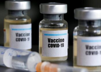 ASEGURAN QUE LA VACUNA DE OXFORD «ESTÁ HACIENDO TODO LO QUE SE ESPERA»