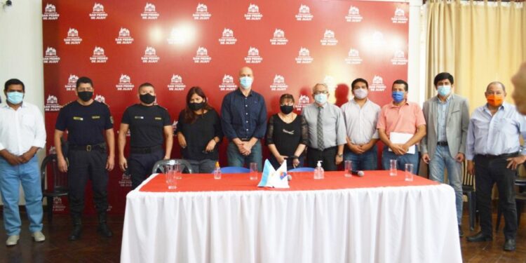 MEYER Y LOS JEFES DE LA REGIONAL DE SAN PEDRO SE REUNIERON CON INTENDENTES Y COMISIONADOS