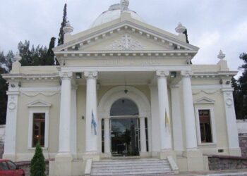 EN CAPITAL, LOS CEMENTERIOS ESTÁN ABIERTOS PARA EVITAR LA AGLOMERACIÓN EL DÍA DOMINGO