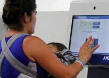 SIN EL IFE, EL GOBIERNO CONFIRMÓ QUE EVALUA ALTERNATIVAS DE ASISTENCIA SOCIAL PARA FIN DE AÑO