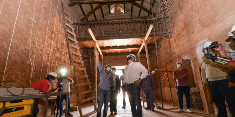 A PLENA RESTAURACIÓN DE LA CAPILLA DE UQUIA