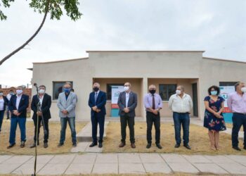 EL GOBIERNO ENTREGÓ VIVIENDAS A FAMILIARES DE TRABAJADORES FALLECIDOS DEL INGENIO LA ESPERANZA