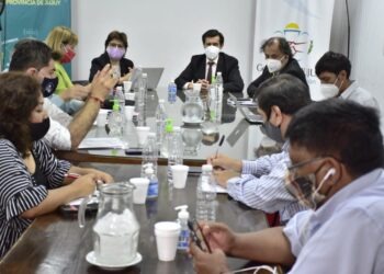 DIALOGARON SOBRE PARITARIA SALARIAL DOCENTE