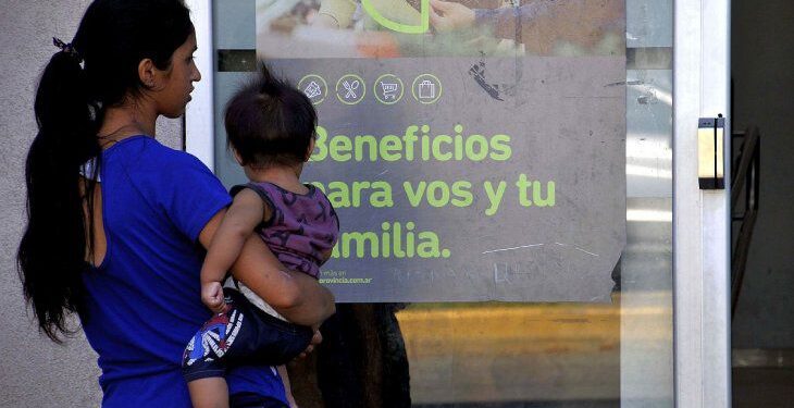 GOBIERNO ANUNCIÓ PLUS PARA BENEFICIARIOS DE AUH: CADA GRUPO FAMILIAR RECIBIRÁ ALREDEDOR DE $12.000