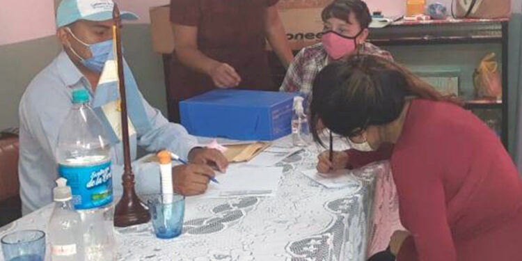 PERSONAS DE ARRAYANAL RECIBIERON LA TARJETA ALIMENTAR