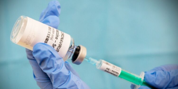 EN ENERO PODRÍA VACUNARSE CONTRA EL COVID A UNA GRAN PARTE DE LA POBLACIÓN ARGENTINA