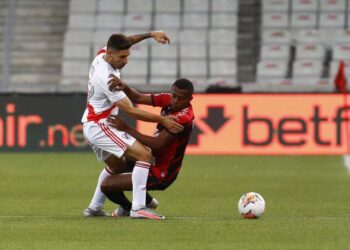SOBRE LA HORA, RIVER RESCATÓ UN EMPATE QUE LE DA LA VENTAJA DE CARA A LA REVANCHA