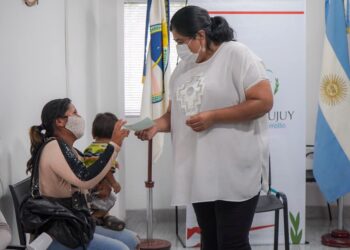 ENTREGA DE AYUDA ECONÓMICA A FAMILIAS EN EL MARCO DEL COVID-19