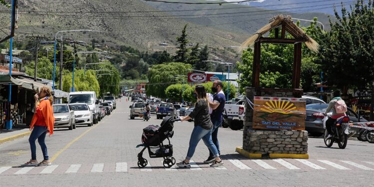 MÁS DE 530.000 ARGENTINOS Y ARGENTINAS DISFRUTAN EL FIN DE SEMANA EXTRA LARGO