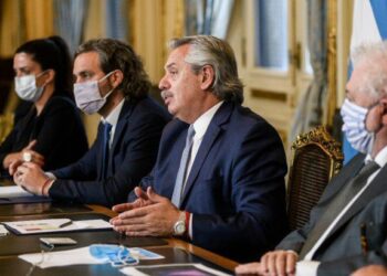 ALBERTO FERNÁNDEZ ADELANTÓ QUE SE VACUNARÁN A 300 MIL PERSONAS ANTES DE FIN DE AÑO
