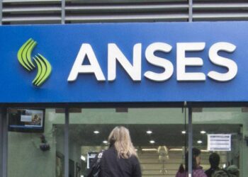 ANSES ADELANTÓ LA FECHA DE PAGOS A JUBILADOS Y AUH, QUE COBRARÁN ESTE MES HASTA $23.000