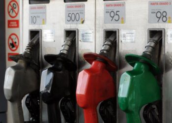 SUBEN 1,3% LOS COMBUSTIBLES A PARTIR DE LA MEDIANOCHE