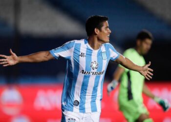 RACING GOLPEÓ PRIMERO ANTE BOCA Y SACA UNA LUZ DE VENTAJA