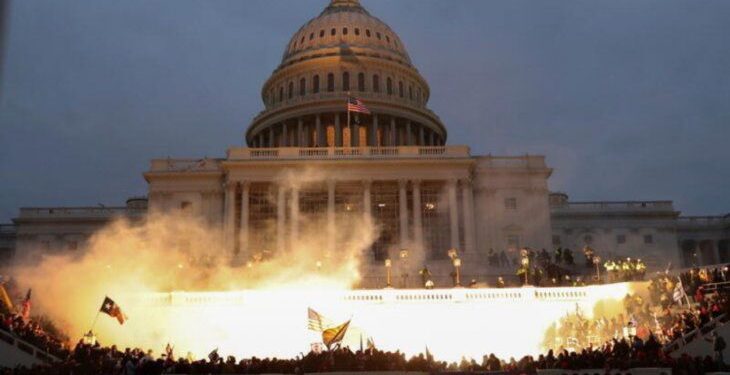 TENSIÓN EN EEUU: SEGUIDORES DE TRUMP INGRESARON POR LA FUERZA AL CAPITOLIO