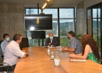 EL GOBERNADOR DIALOGÓ CON DIRECTIVOS DEL CLUB GIMNASIA Y ESGRIMA