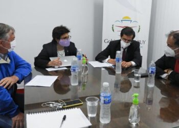 PROSIGUE DIÁLOGO CON GREMIOS EDUCATIVOS POR LAS PARITARIAS