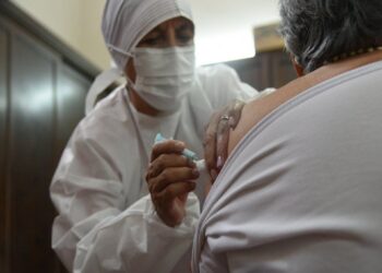 INICIA LA VACUNACIÓN A LA POBLACIÓN INSCRIPTA EN LA WEB