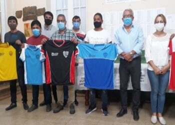 ENTREGA DE ELEMENTOS DEPORTIVOS PARA CLUBES DE SAN PEDRO