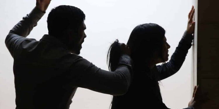 VIOLENCIA DE GENERO POLICIA AGREDIO A SU PAREJA