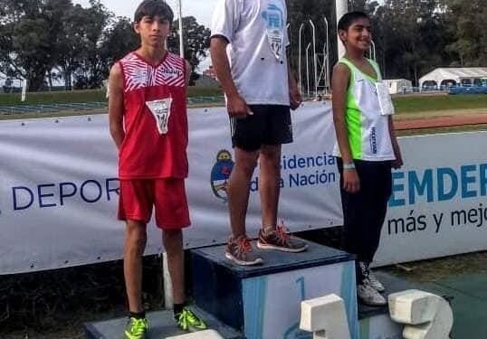 Tiene hemiplejia neonatal y ganó tres medallas de bronce en los “Juegos Evita”