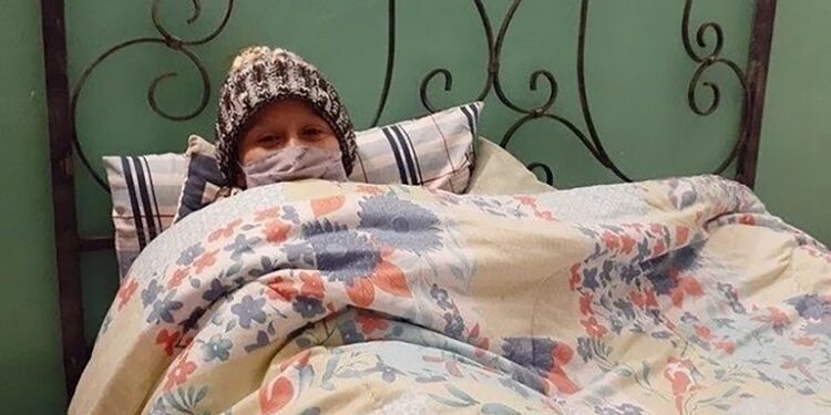 Inventó que tenía cáncer, juntó casi $400 mil de donaciones y escapó con la plata: la desmentida de la familia de la estafadora