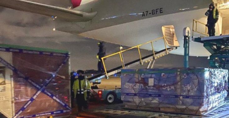 Covid-19: llegaron otros 500 litros para fabricar 760.000 dosis del componente dos de la Sputnik V