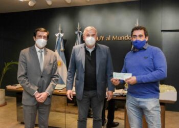 MORALES ENTREGÓ RECURSOS A ASOCIACIÓN CULTURAL Y DEPORTIVA ALTOS HORNOS ZAPLA