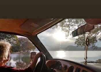 Sara “la viajera”, llegó a San Pedro con su libro “80 años no son nada”