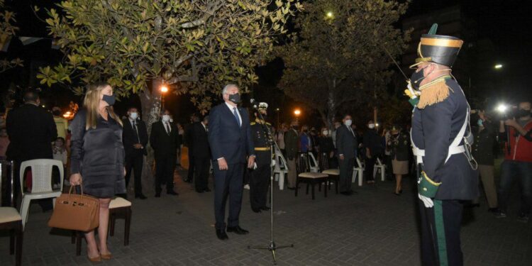 Morales participó del tradicional Cambio de Guardia a 209 años del Éxodo Jujeño