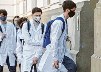 Clases: desde septiembre se volverá a la presencialidad plena
