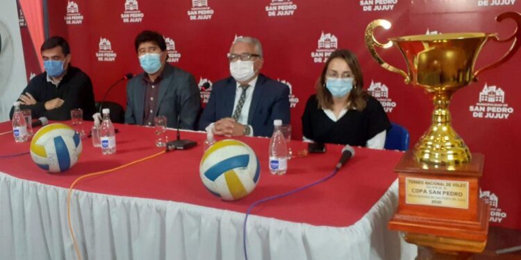 Conferencia de Prensa por el Super 8 de Vóley en San Pedro