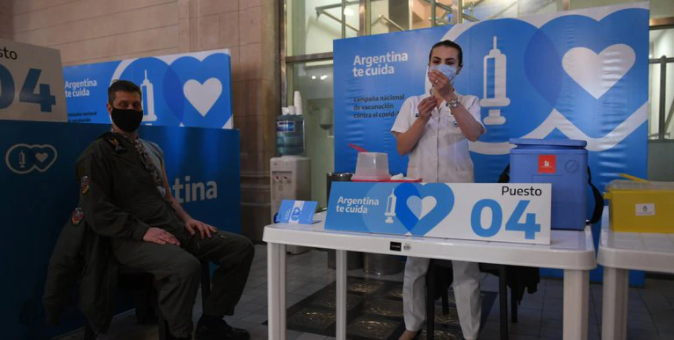 Vacunas: el Ministerio de Salud aclaró que la tercera dosis no se aplicará antes de fin de año