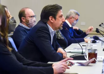 El Gobierno reducirá a 90 centímetros el distanciamiento en las aulas para avanzar hacia la presencialidad plena