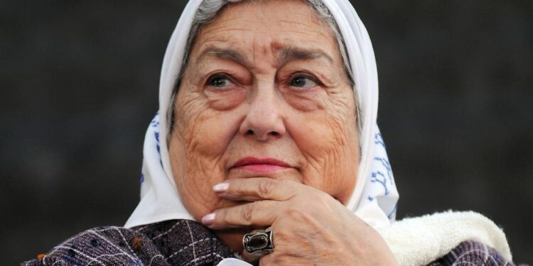 Cruces dentro del Peronismo: Hebe de Bonafini acusó al gabinete del presidente por la derrota