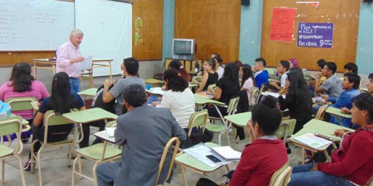 Plantean el retorno a la presencialidad en las universidades del país