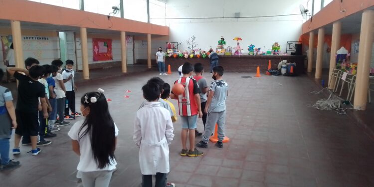 Niños y niñas festejan a pleno este 20 de septiembre