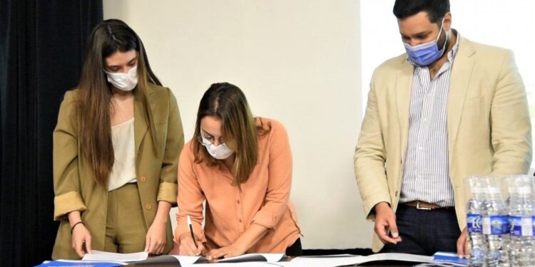 Salud firmó convenio de trabajo con 18 municipios