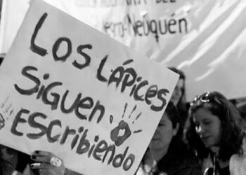 A pesar de la noche y a 45 años, los lápices siguen escribiendo