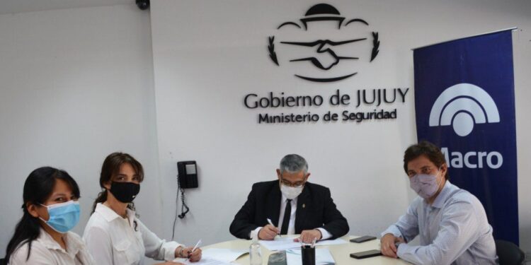 Convenio para implementar el sistema de pago electrónico de documentos policiales