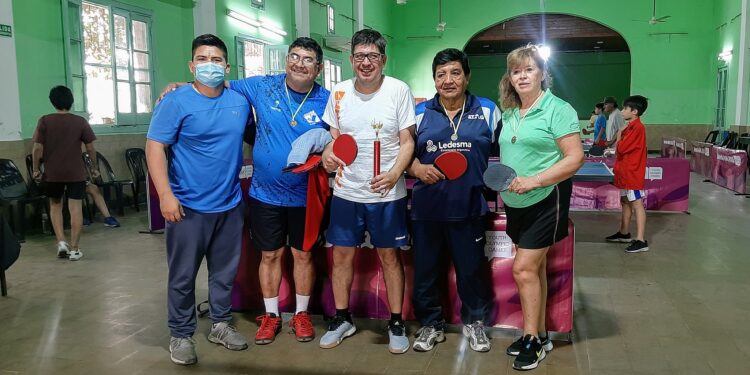 Tenis de mesa para adultos mayores en San Pedro de Jujuy