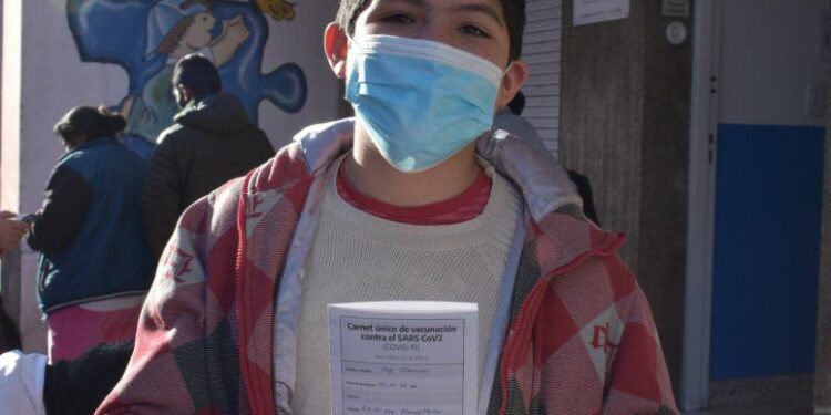 Inicia vacunación con segunda dosis de Moderna a adolescentes con factores de riesgo