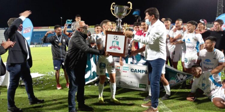El Lobito festejó en la edición 2021 de la Copa Jujuy