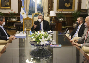 Alberto Fernández busca un acuerdo con la oposición para enfrentar al FMI