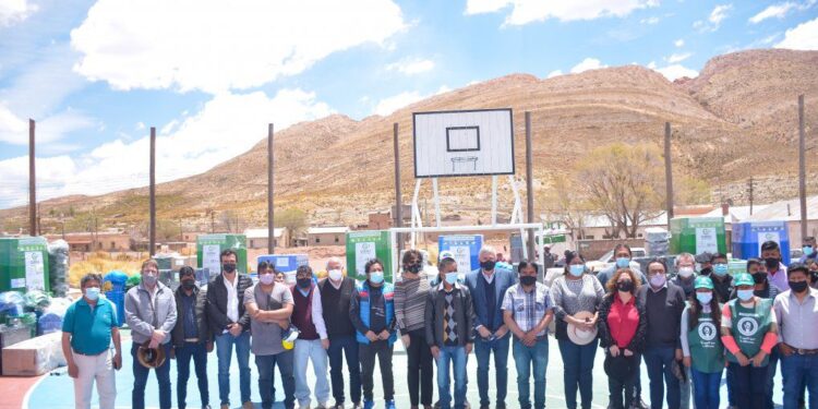 Jujuy Verde: el Gobernador entregó mobiliario para residuos a jurisdicciones de la Puna