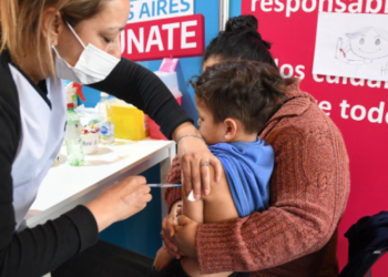 Los chicos se vacunan en contra del COVID-19 y viven la emoción de la esperanza