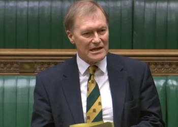 Conmoción en Reino Unido: asesinan a puñaladas a un legislador mientras hablaba en una iglesia