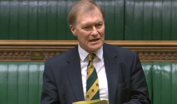 Conmoción en Reino Unido: asesinan a puñaladas a un legislador mientras hablaba en una iglesia